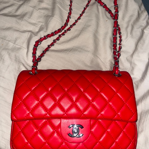 Red Chanel - Picture 4 of 5